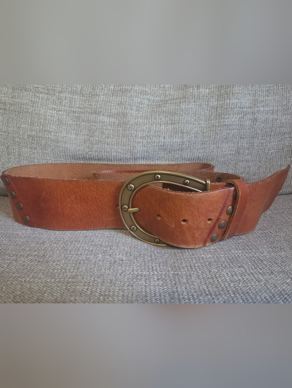 Newport News Vintage Leather Belt With Horseshoe Buckle Size L Camel. EUC.